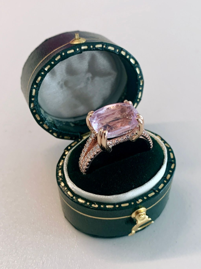Roségouden ring met kunziet en diamant 2
