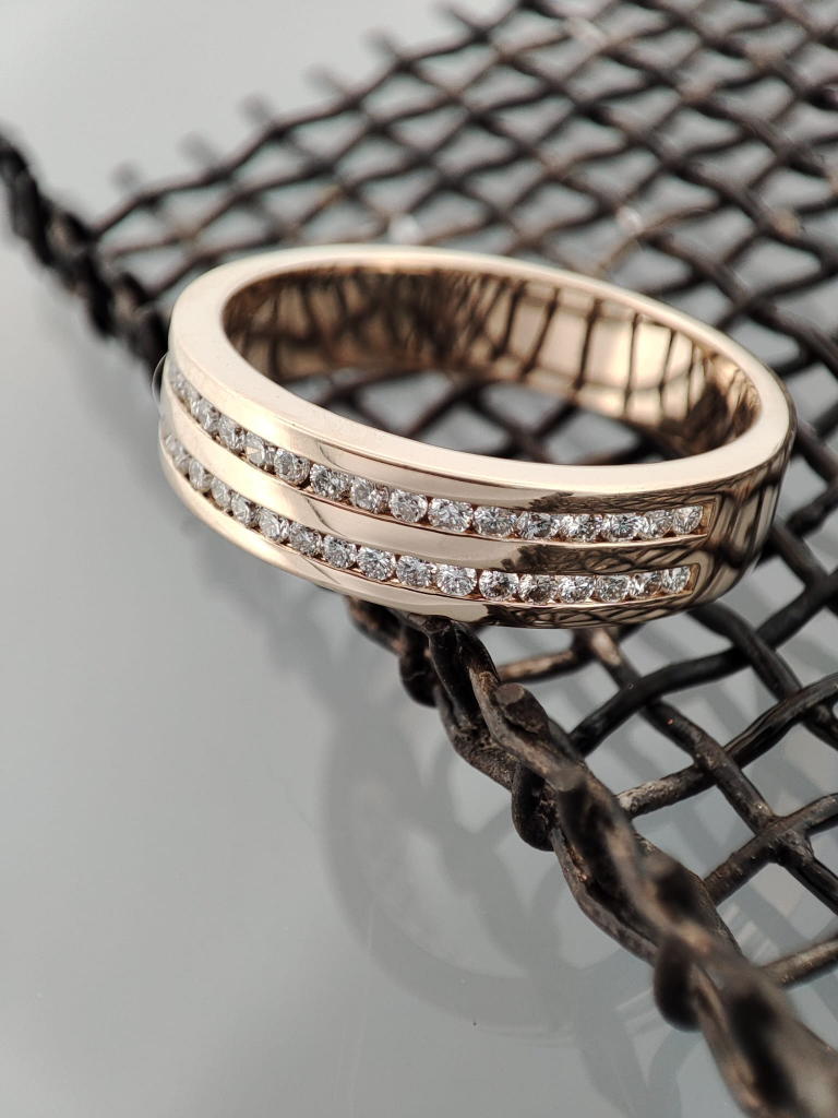 Recup Willems Goudsmeden geelgouden rail ring met diamant