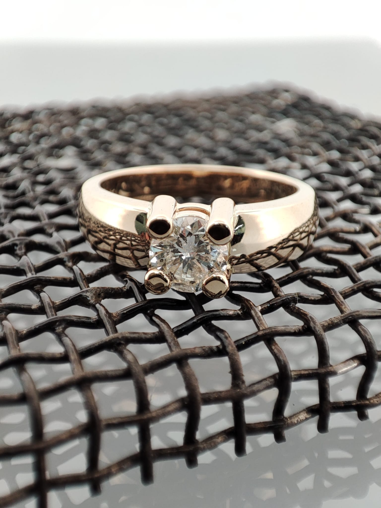 Recup Willems Goudsmeden geelgouden solitair met 0,82ct diamant