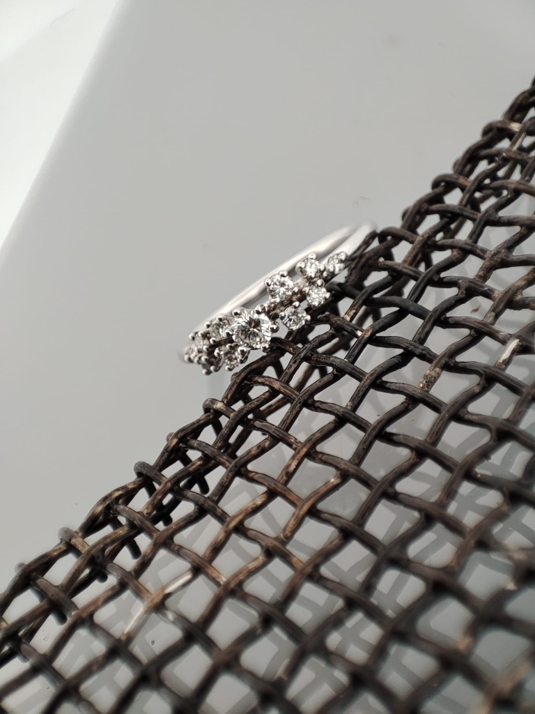 Recup Willems Goudsmeden witgouden ring met diverse diamant